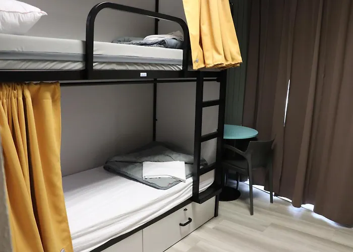 Jacques Brel YouthAirport Hotel